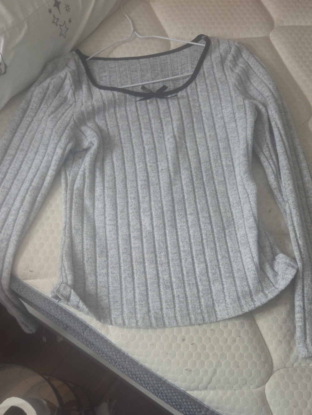Ribbed Crew Neck Sweater in Gray Like New